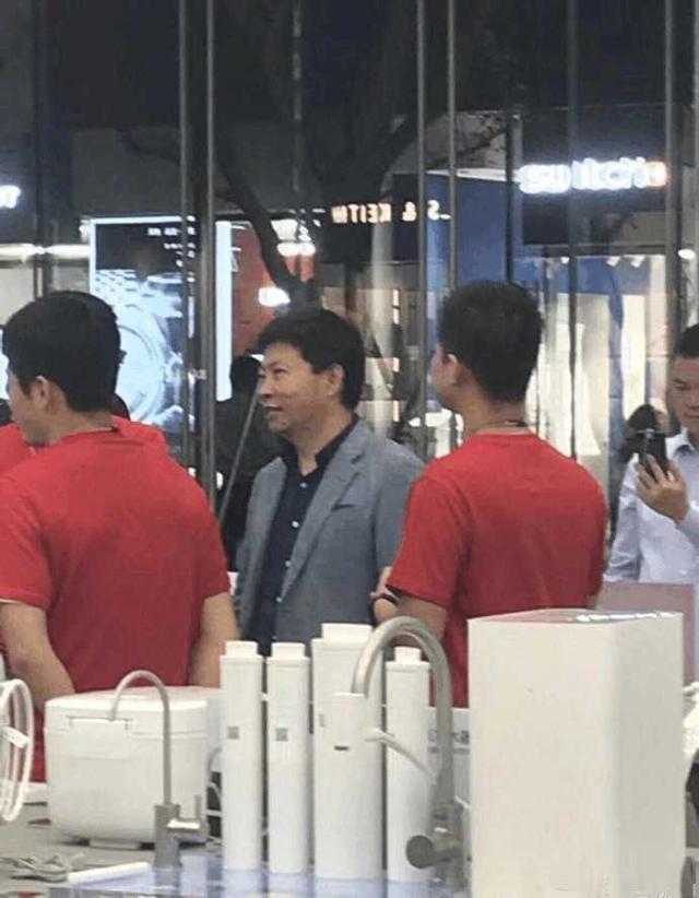 余承东称过去做不到25万元以下市场余承东谈华为市场战略，过去难以触及的25万元以下市场现状
