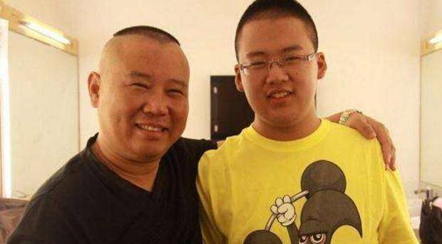 郭德纲否认偏心小儿子郭德纲否认偏心小儿子，父爱如山，不偏不倚