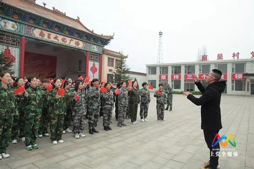 民兵方队领队称向右看时最震撼震撼心灵的一刻，民兵方队领队向右看时的荣耀瞬间